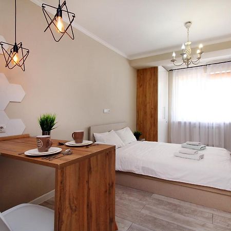 Studio In The Center 216 Almaty Esterno foto