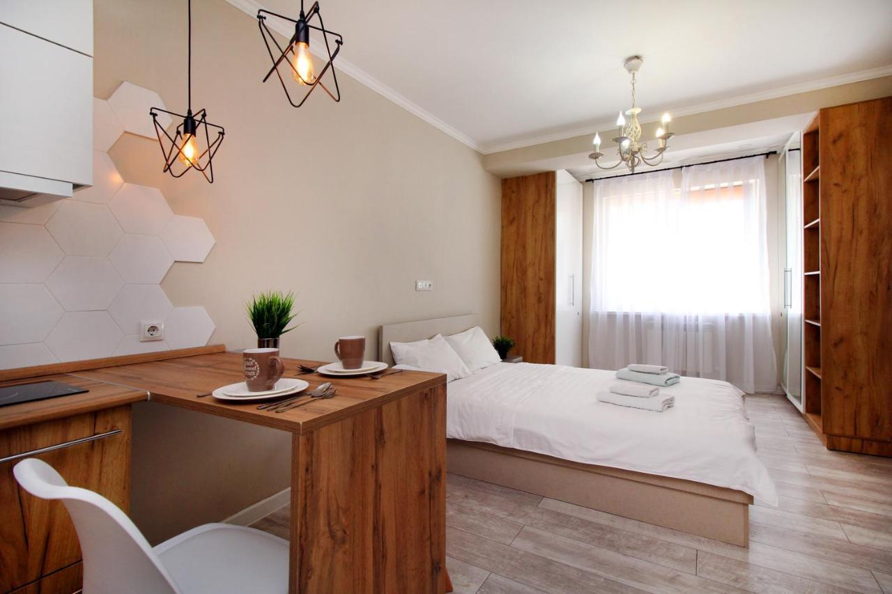 Studio In The Center 216 Almaty Esterno foto