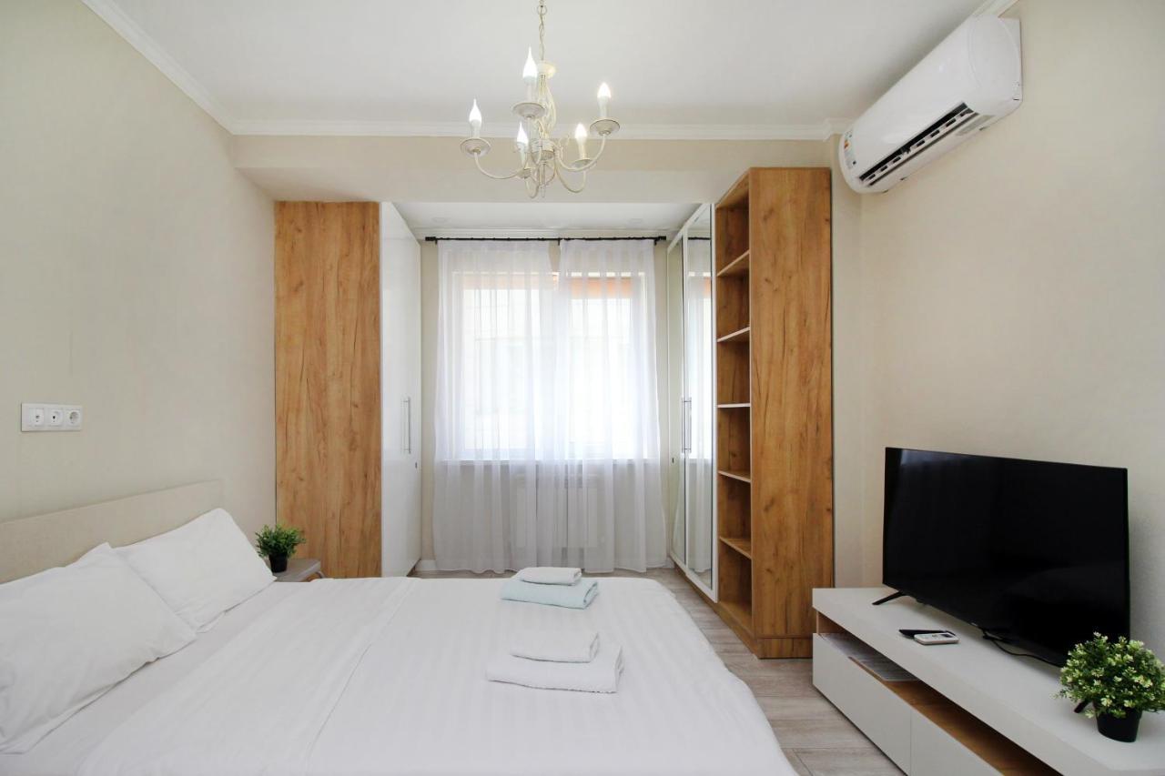 Studio In The Center 216 Almaty Esterno foto